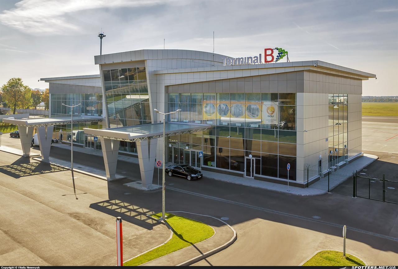 Terminal B Hotel Киев Екстериор снимка